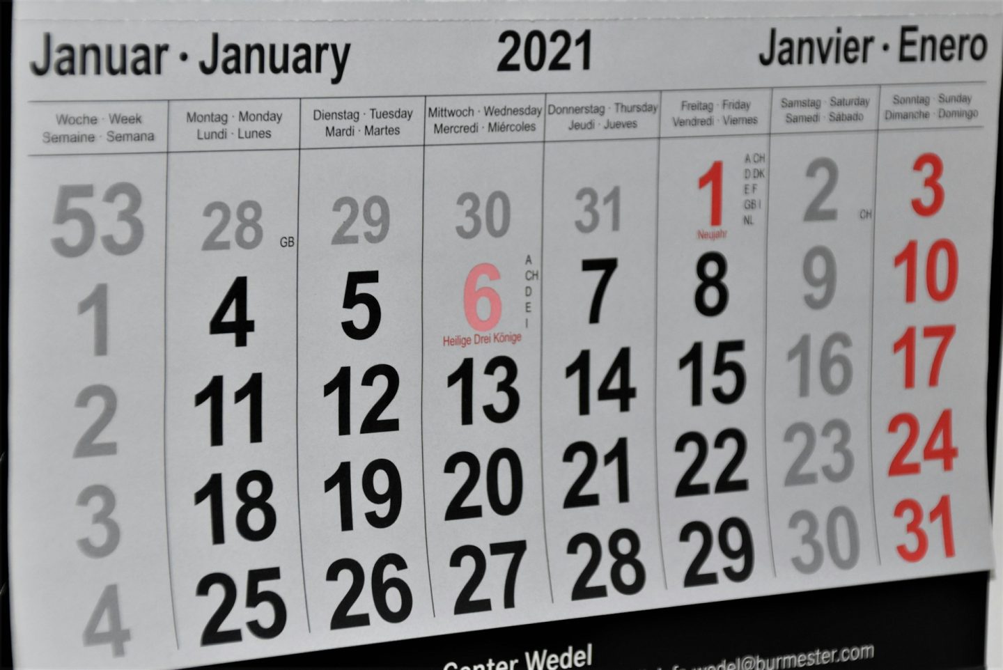 Kalender met dik gedrukte letters