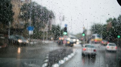 Wanneer is de kans op regen in Nederland het grootst